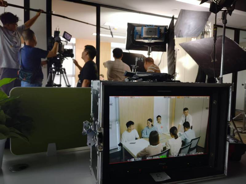 九江TVC拍摄公司：科技产品视觉化大师，诠释未来感与功能美学